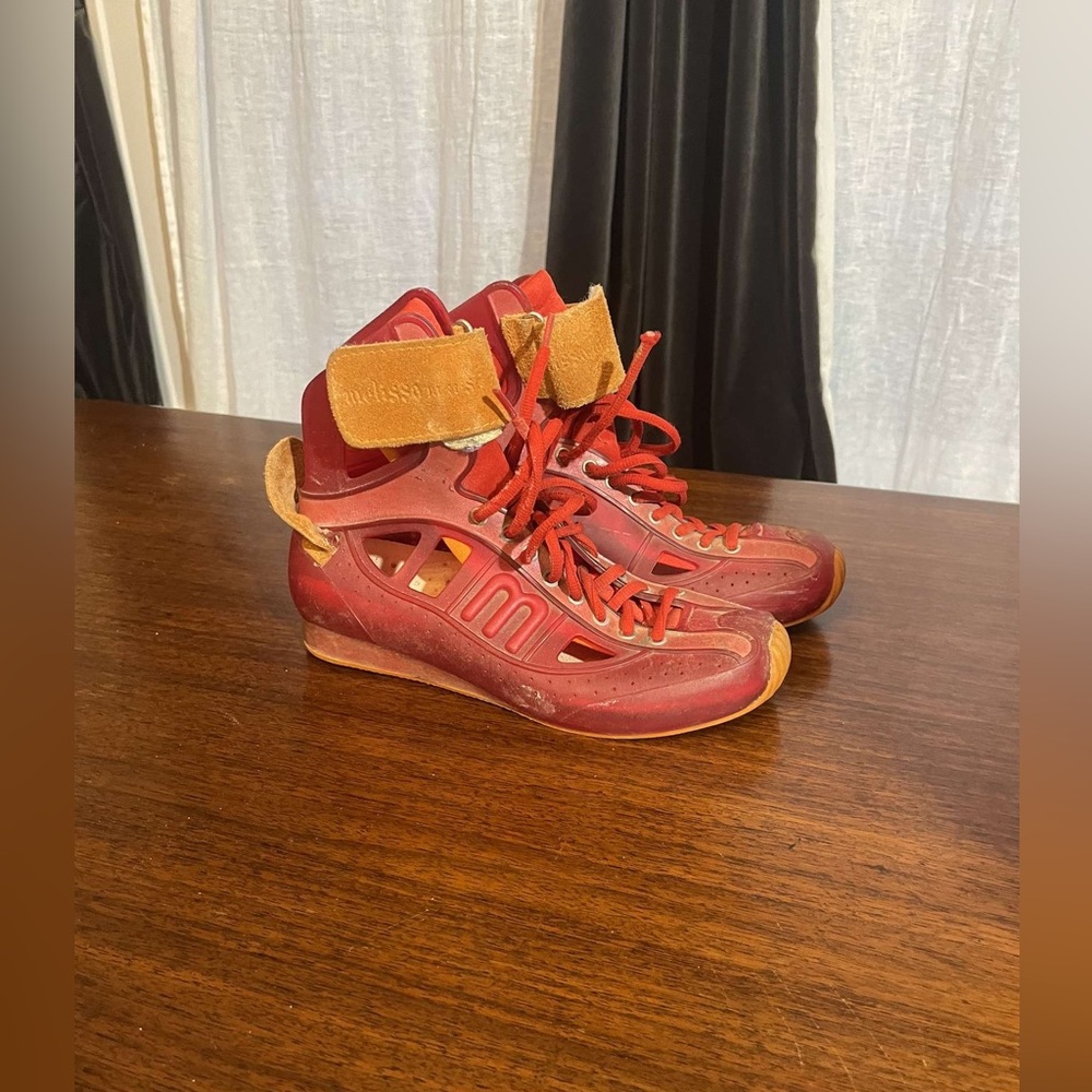 MELISSA M.U.S.I.E red boots